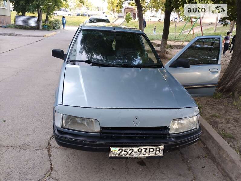 Седан Renault 21 1990 в Южноукраинске