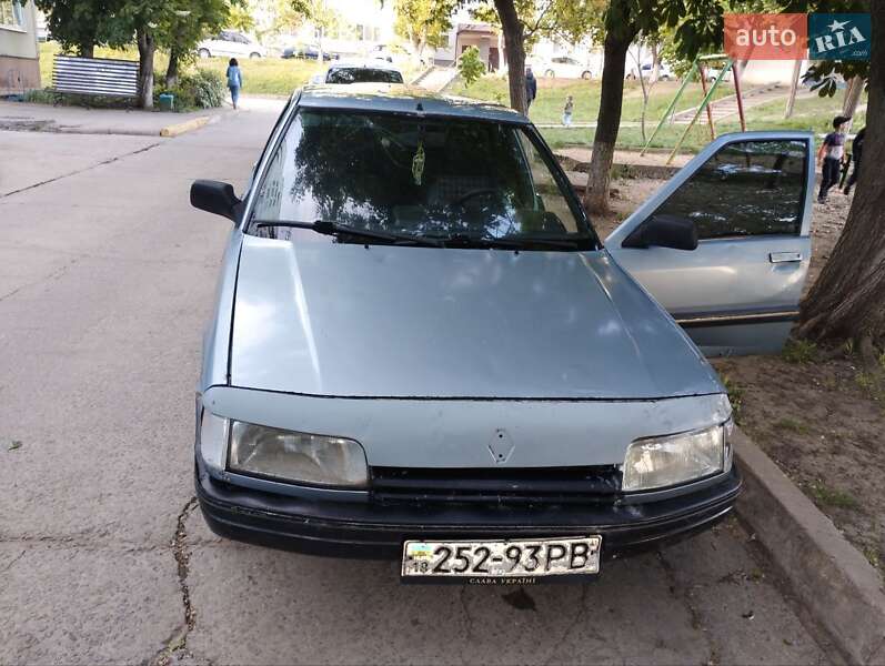 Седан Renault 21 1990 в Южноукраинске