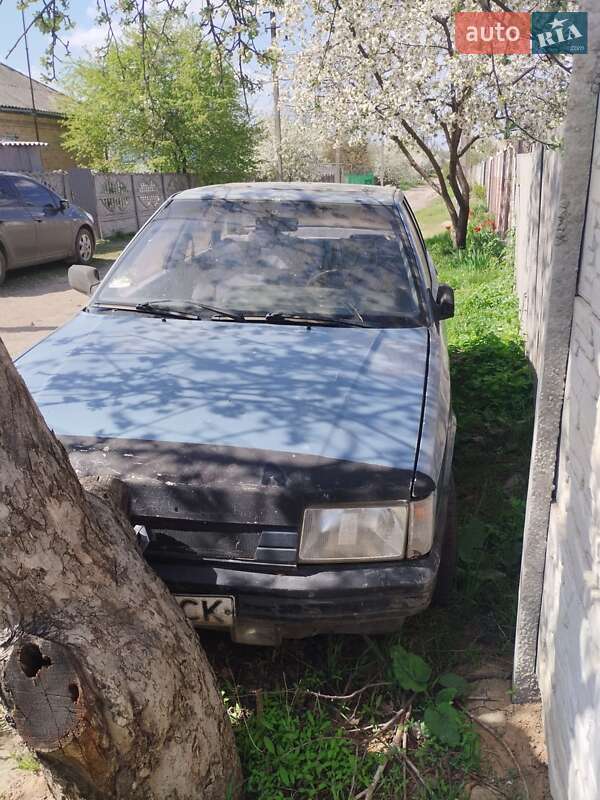 Седан Renault 21 1987 в П'ятихатках