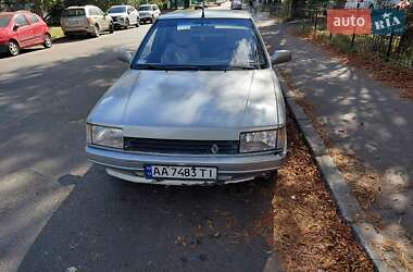 Седан Renault 21 1989 в Киеве