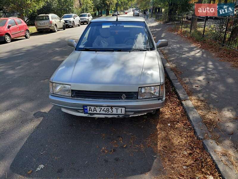 Седан Renault 21 1989 в Киеве