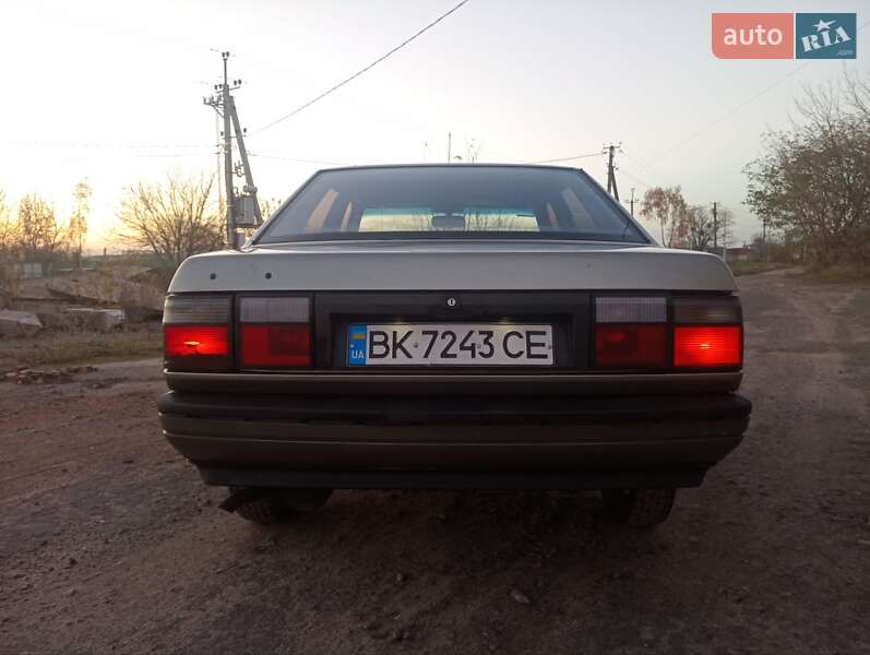 Седан Renault 21 1988 в Радивилове