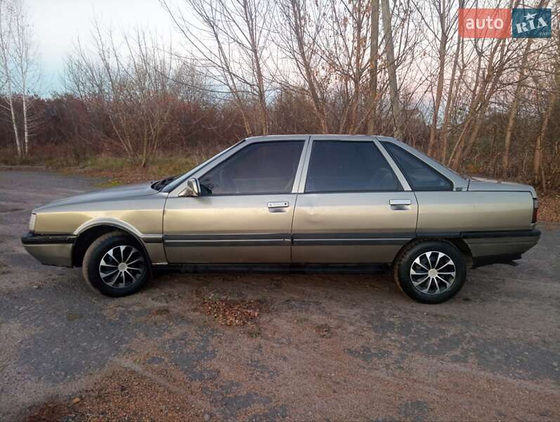 Седан Renault 21 1988 в Радивилове