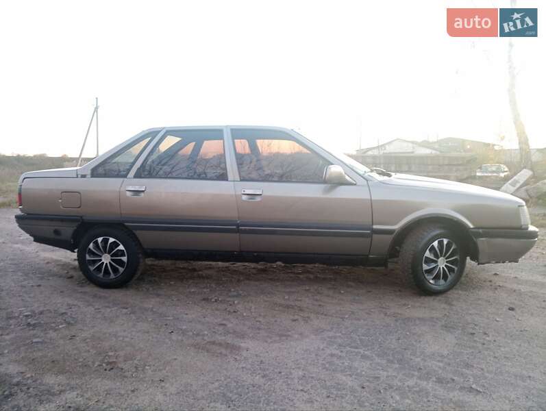 Седан Renault 21 1988 в Радивилове