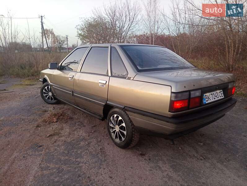 Седан Renault 21 1988 в Радивилове
