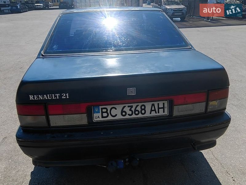 Седан Renault 21 1990 в Днепре