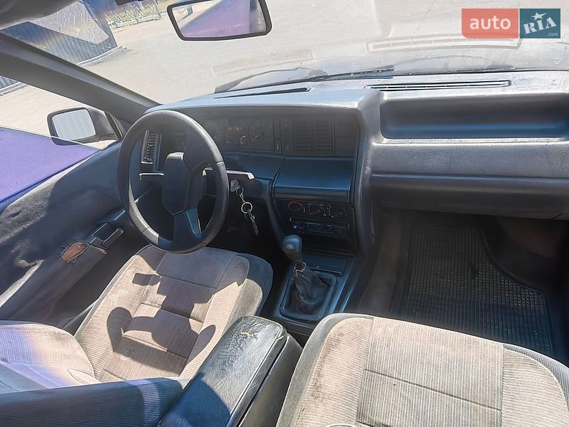 Седан Renault 21 1990 в Днепре