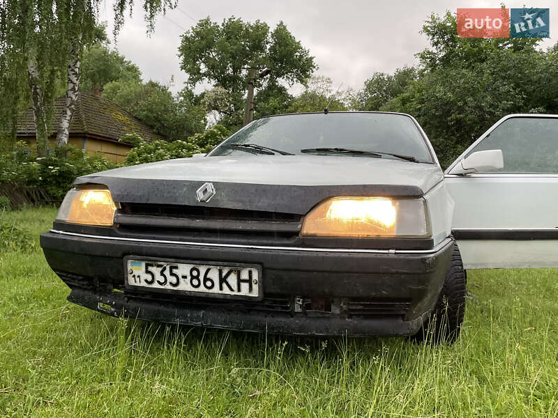Хэтчбек Renault 25 1991 в Прилуках