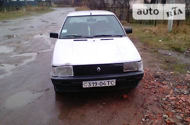 Седан Renault 9 1983 в Бориславі