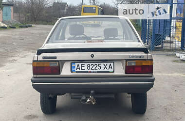 Седан Renault 9 1986 в Новомосковске