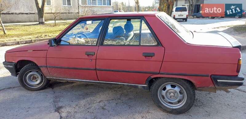 Седан Renault 9 1986 в Вараші