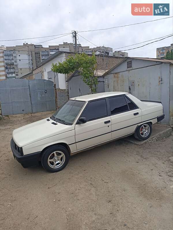 Седан Renault 9 1986 в 