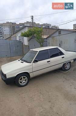 Седан Renault 9 1986 в 