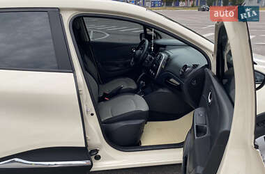 Внедорожник / Кроссовер Renault Captur 2015 в 