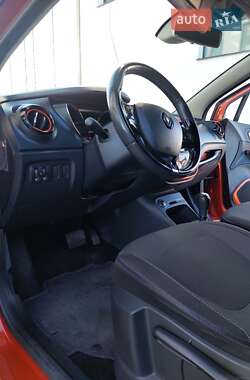 Внедорожник / Кроссовер Renault Captur 2015 в 