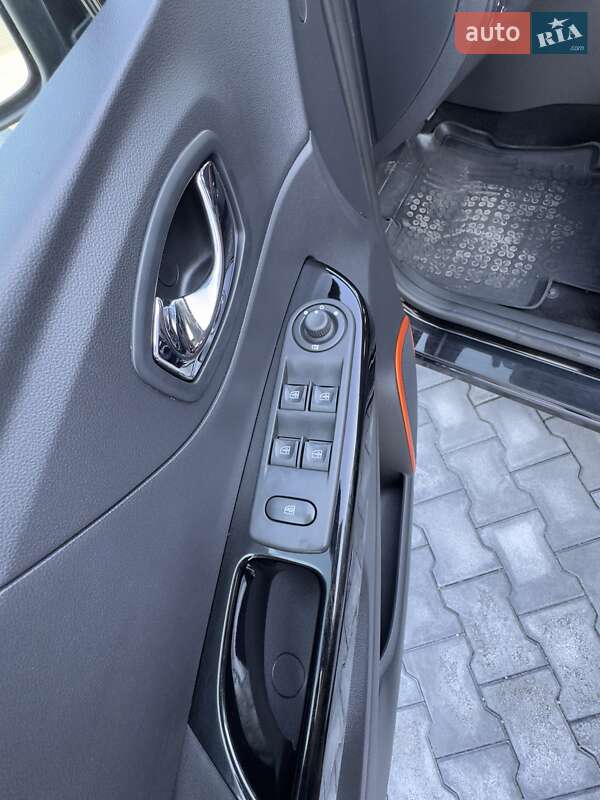 Внедорожник / Кроссовер Renault Captur 2016 в Каменец-Подольском