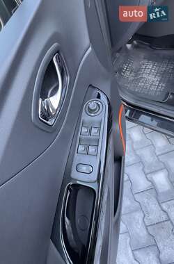 Внедорожник / Кроссовер Renault Captur 2016 в 