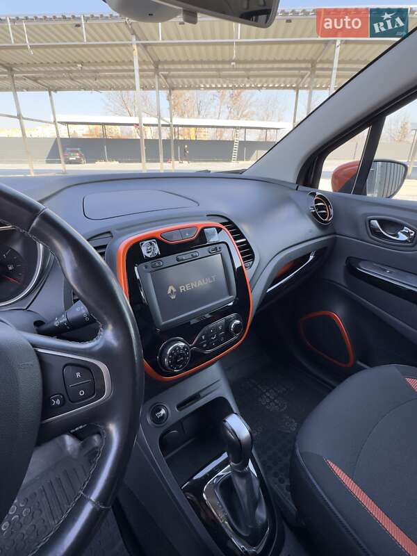 Внедорожник / Кроссовер Renault Captur 2016 в Каменец-Подольском