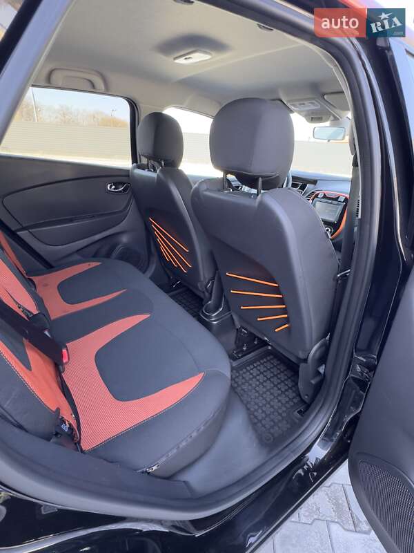 Внедорожник / Кроссовер Renault Captur 2016 в Каменец-Подольском