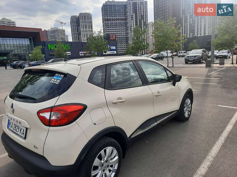 Внедорожник / Кроссовер Renault Captur 2015 в Киеве