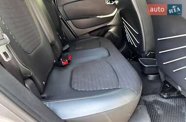 Позашляховик / Кросовер Renault Captur 2016 в 