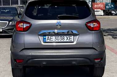 Позашляховик / Кросовер Renault Captur 2016 в 