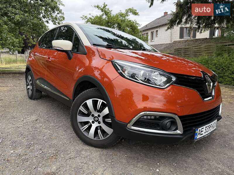 Позашляховик / Кросовер Renault Captur 2016 в 