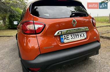 Позашляховик / Кросовер Renault Captur 2016 в 