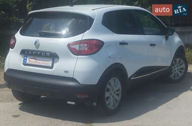 Позашляховик / Кросовер Renault Captur 2016 в 