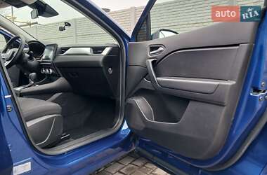 Внедорожник / Кроссовер Renault Captur 2021 в 