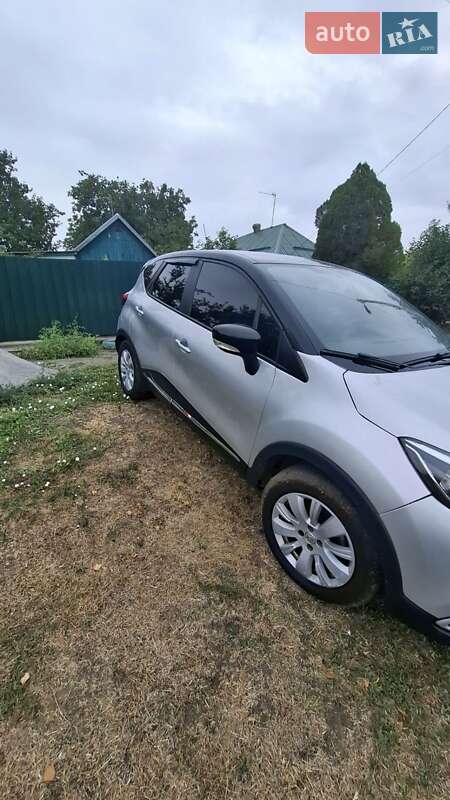 Внедорожник / Кроссовер Renault Captur 2017 в 