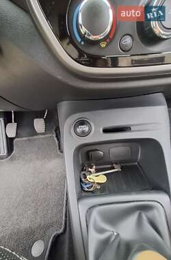 Внедорожник / Кроссовер Renault Captur 2017 в 