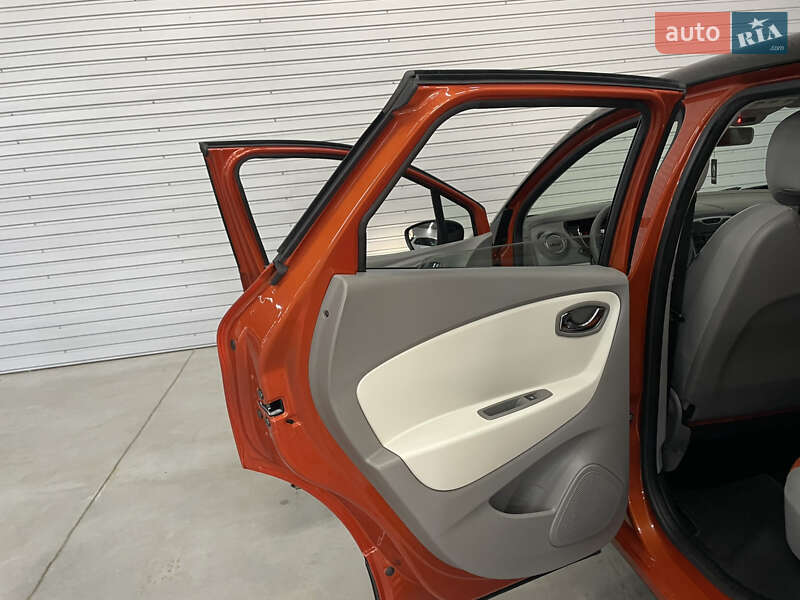 Внедорожник / Кроссовер Renault Captur 2016 в Стрые