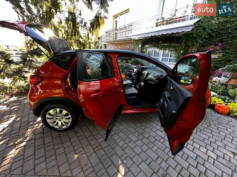 Внедорожник / Кроссовер Renault Captur 2016 в Львове