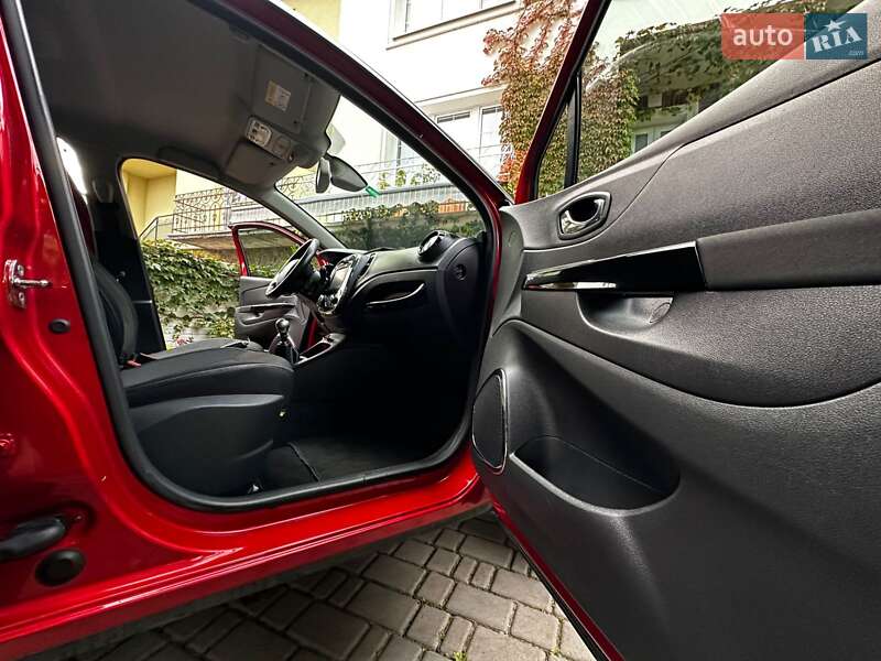 Внедорожник / Кроссовер Renault Captur 2016 в Львове