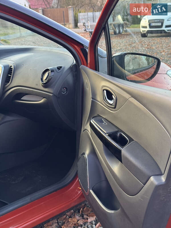 Позашляховик / Кросовер Renault Captur 2015 в Самборі