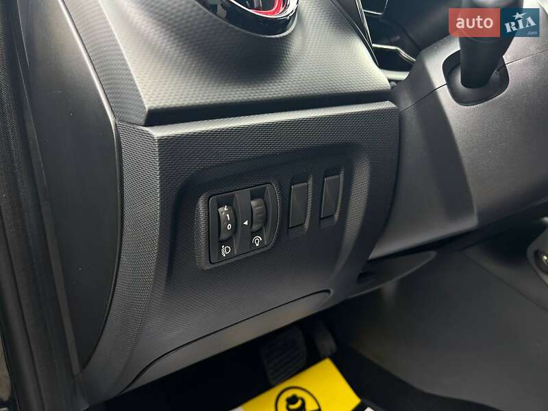 Позашляховик / Кросовер Renault Captur 2015 в Івано-Франківську фото 13 Позашляховик / Кросовер Renault Captur 2015 в Івано-Франківську