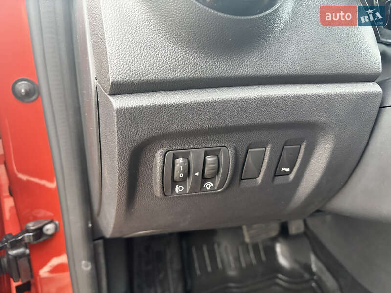 Внедорожник / Кроссовер Renault Captur 2016 в Днепре