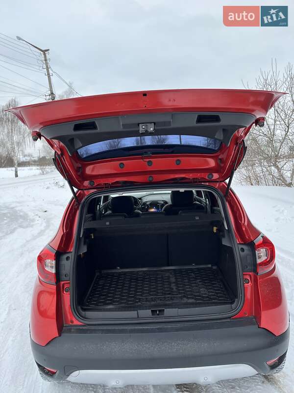 Внедорожник / Кроссовер Renault Captur 2015 в Барышевке