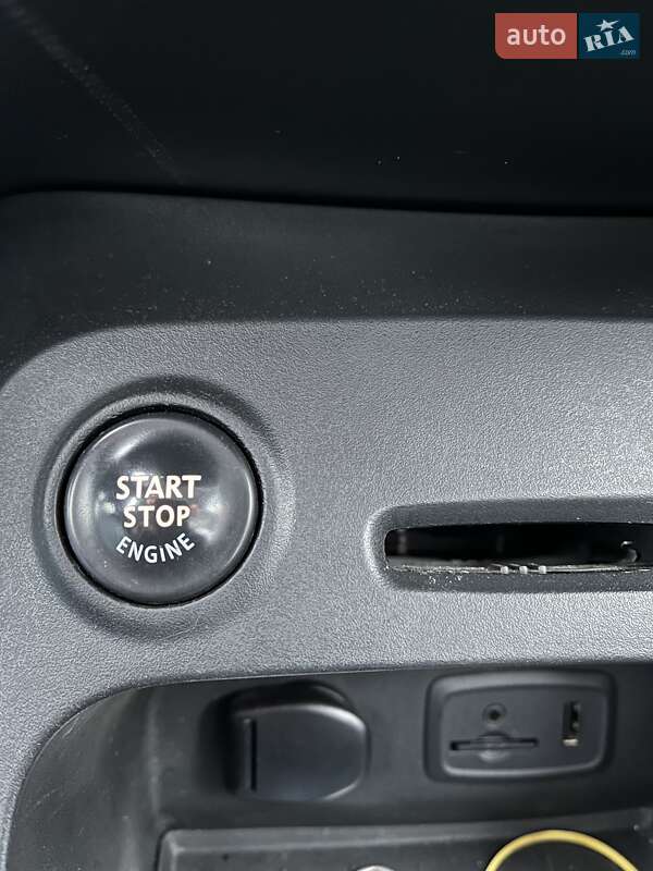 Внедорожник / Кроссовер Renault Captur 2015 в Барышевке