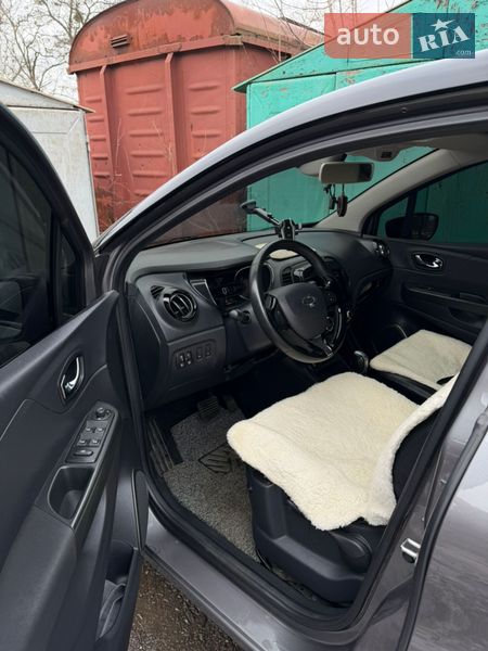 Позашляховик / Кросовер Renault Captur 2017 в Смілі