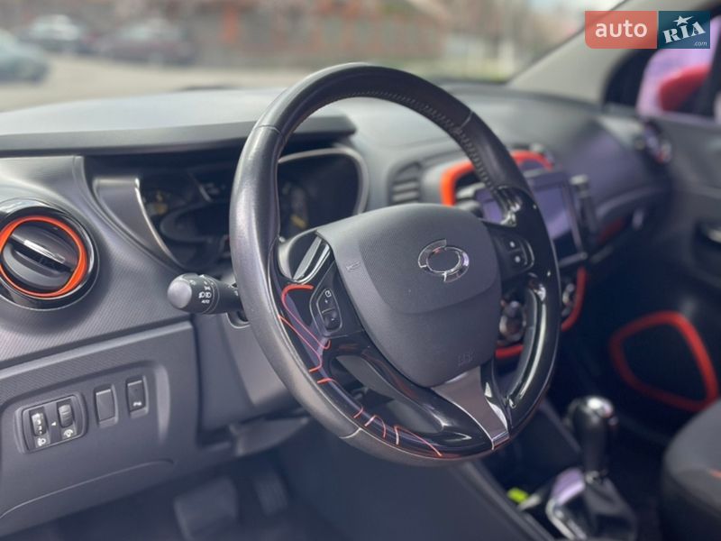 Позашляховик / Кросовер Renault Captur 2015 в Запоріжжі