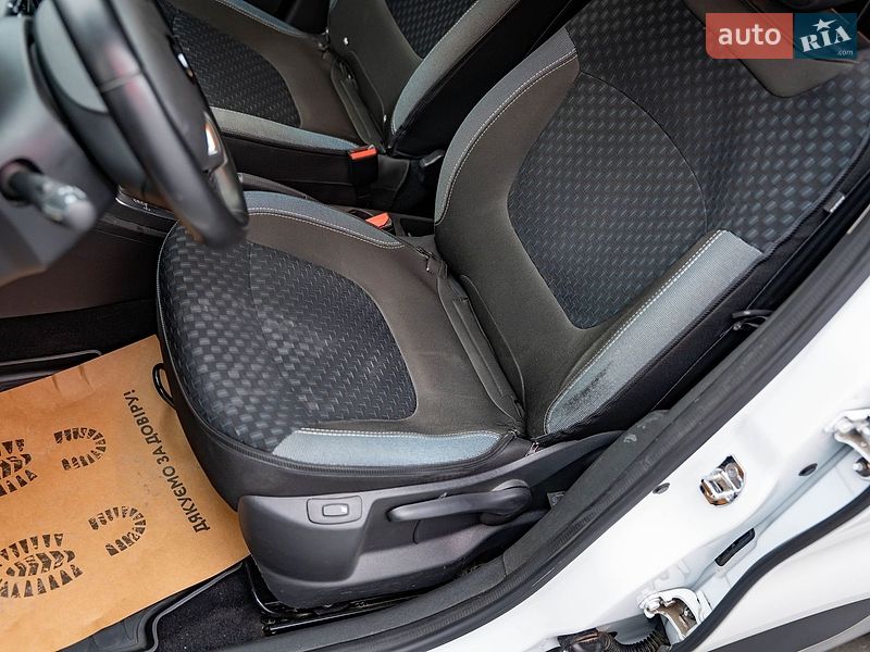Внедорожник / Кроссовер Renault Captur 2019 в Киеве