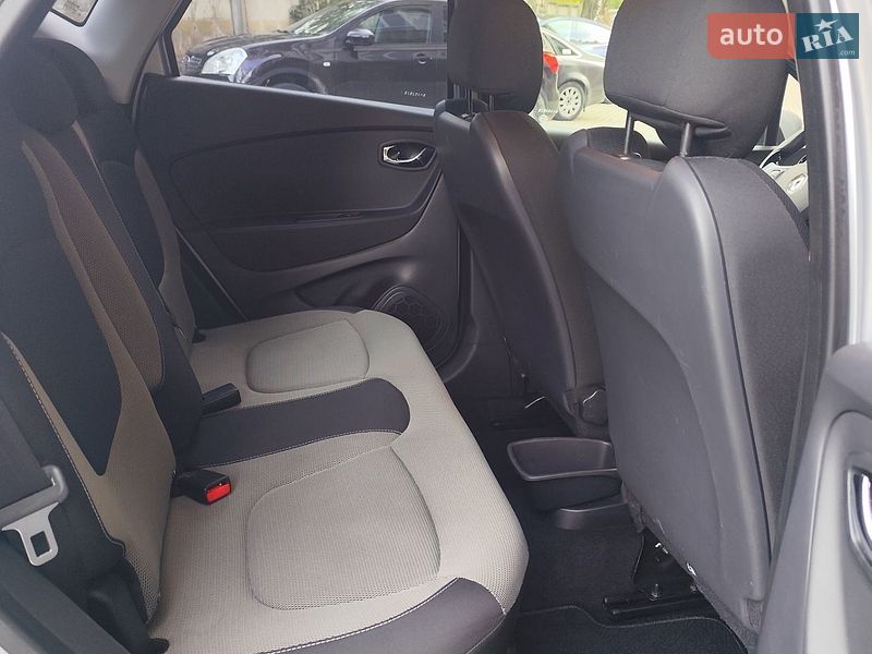 Позашляховик / Кросовер Renault Captur 2015 в Івано-Франківську
