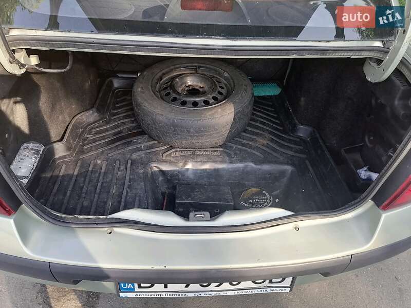 Седан Renault Clio Symbol 2002 в Полтаві