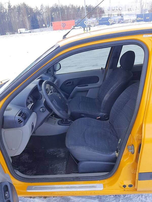 Седан Renault Clio Symbol 2003 в Киеве