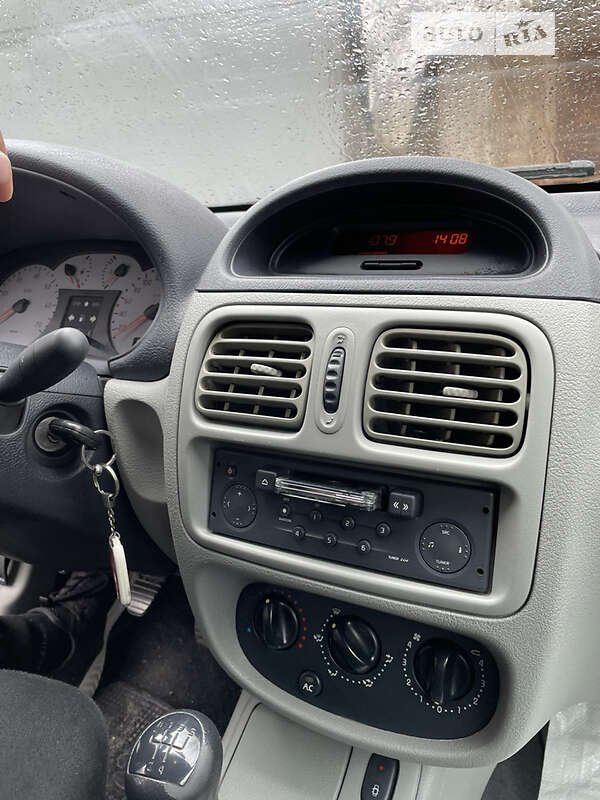 Седан Renault Clio Symbol 2003 в Одессе