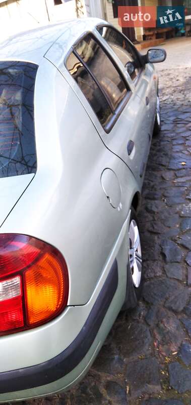 Седан Renault Clio Symbol 2003 в Ватутино