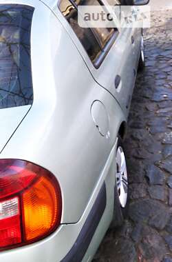 Седан Renault Clio Symbol 2003 в Ватутино