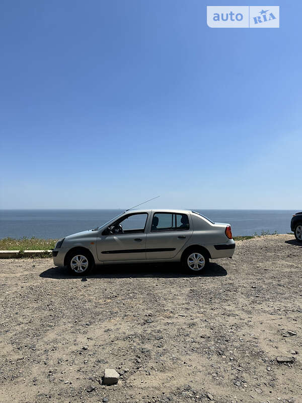 Седан Renault Clio Symbol 2003 в 